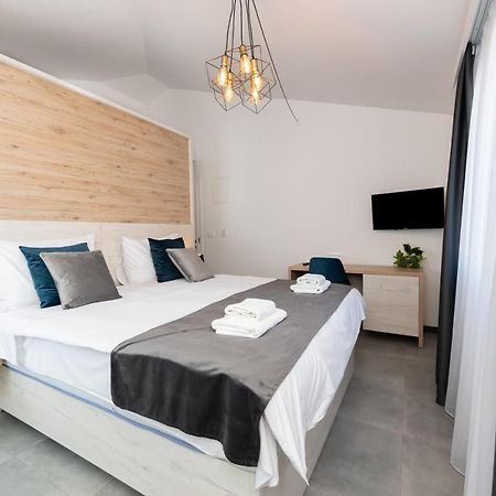 Kapov'S Rooms Kastela Bagian luar foto