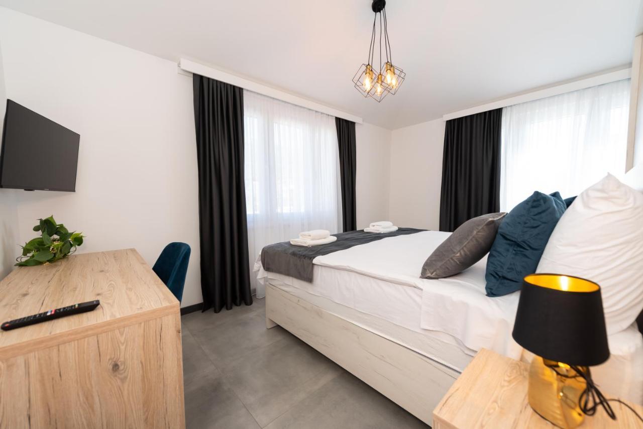 Kapov'S Rooms Kastela Bagian luar foto
