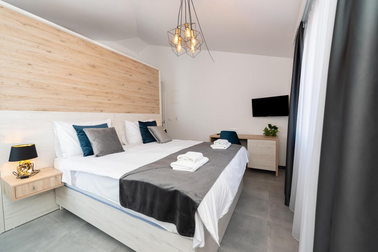 Kapov'S Rooms Kastela Bagian luar foto