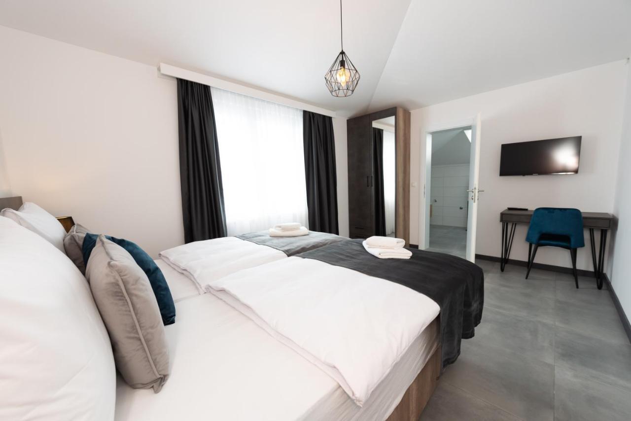 Kapov'S Rooms Kastela Bagian luar foto